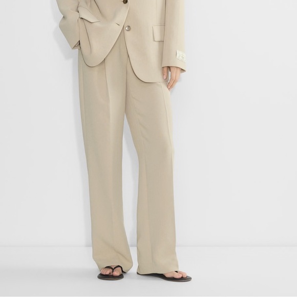 Aritzia color Marcona Beige The Effortless Pant™ - Crepette